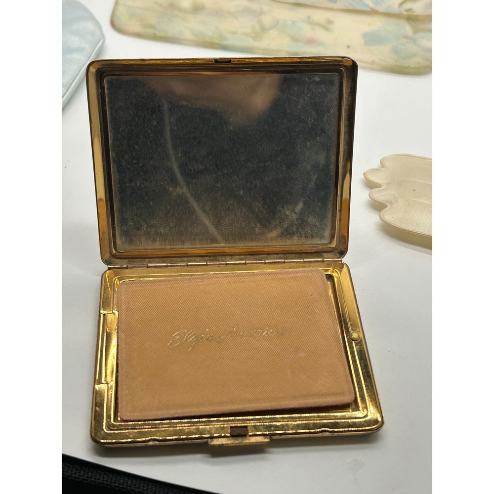 Lot of Vintage 50's Compacts, vinyl cases and silk cases for a ladies purse - Picture 7 of 7